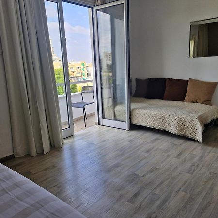 Downtown Living By 'Flats Nicosia'アパートメント エクステリア 写真